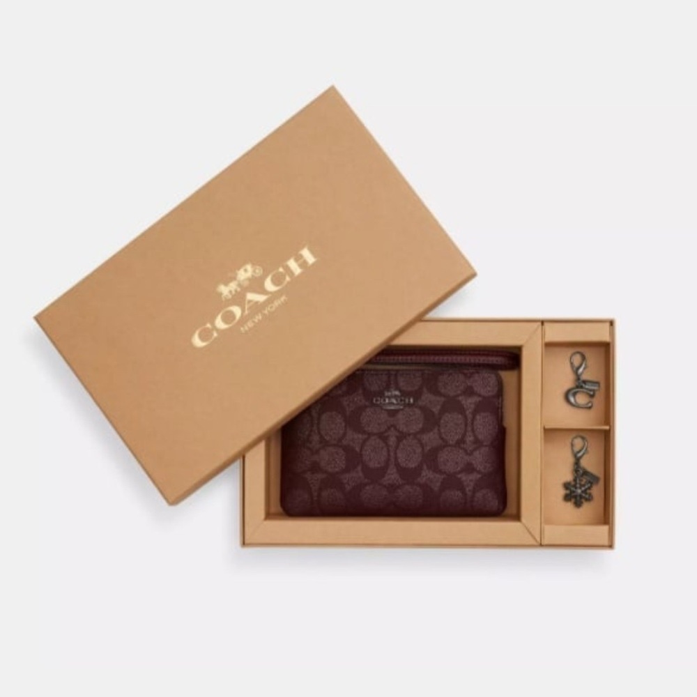 COACH Boxed Corner Zip Wristlet in Signature Canvas with Charms NWT - Picture 6 of 6